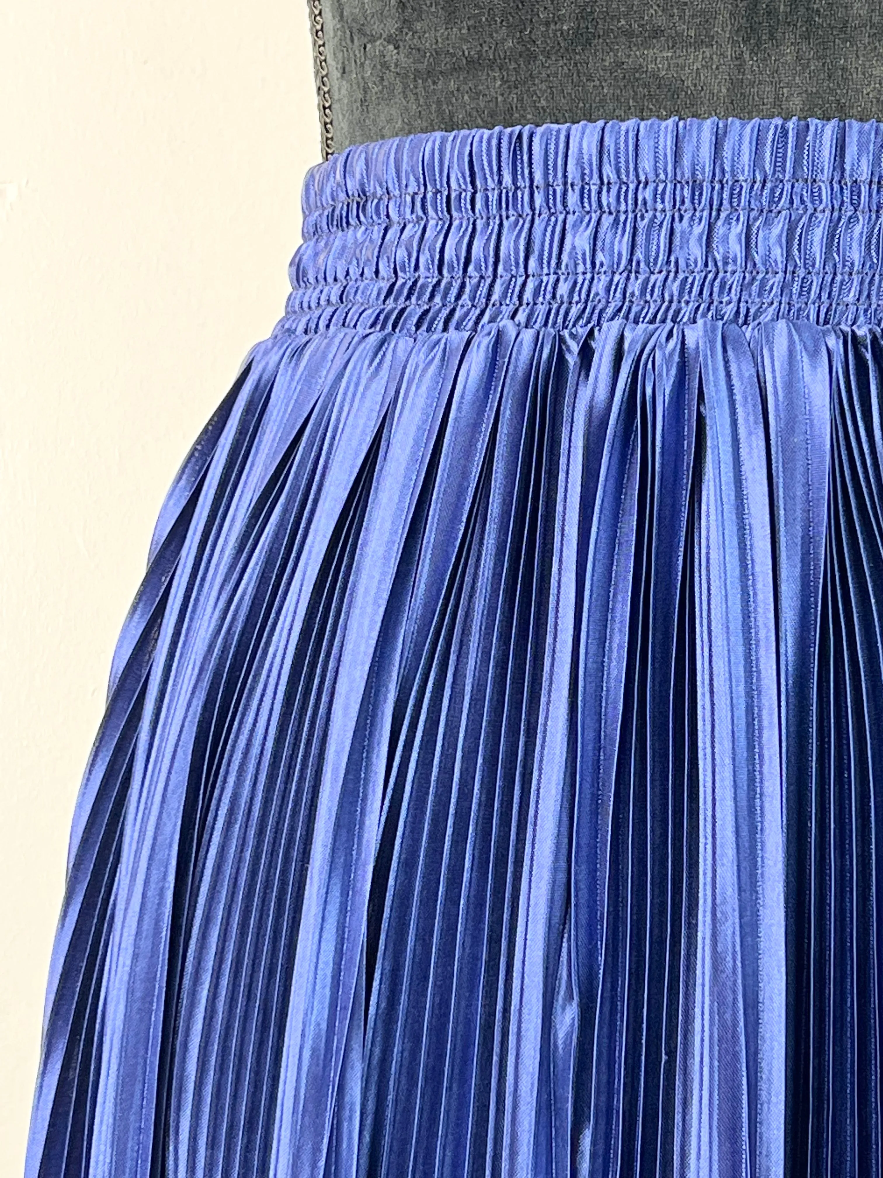 American Apparel Blue Satin Accordian Pleat Midi Skirt - AU6-8