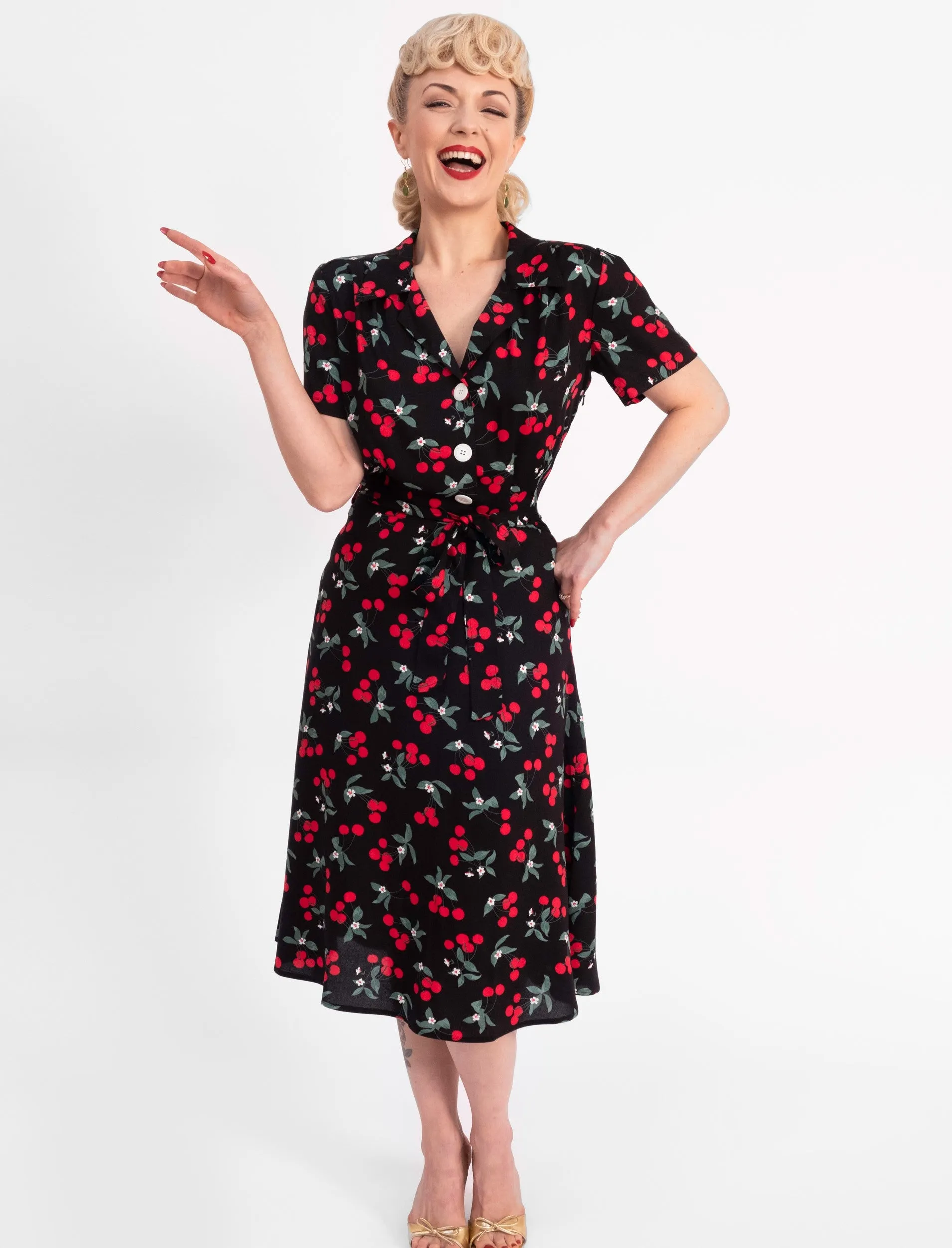 Pretty 40s Shirt Dress in Cherry Print