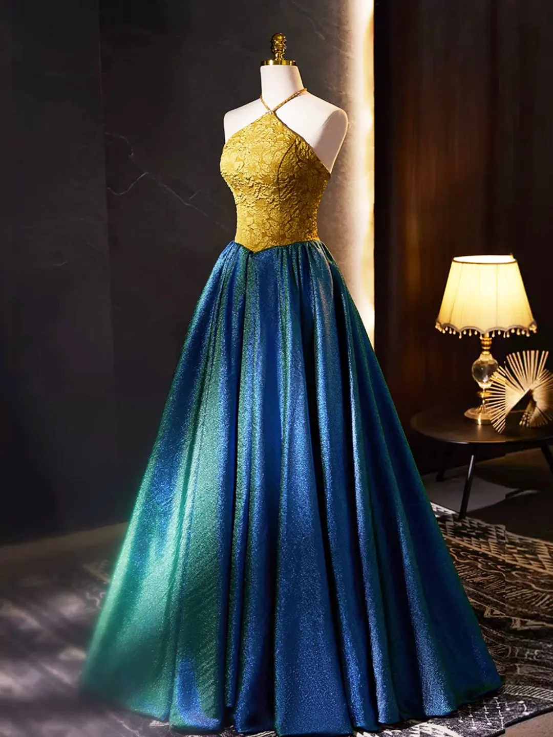 Retro Halter Neck Long Prom Dress Elegant A-Line Evening Party Dress