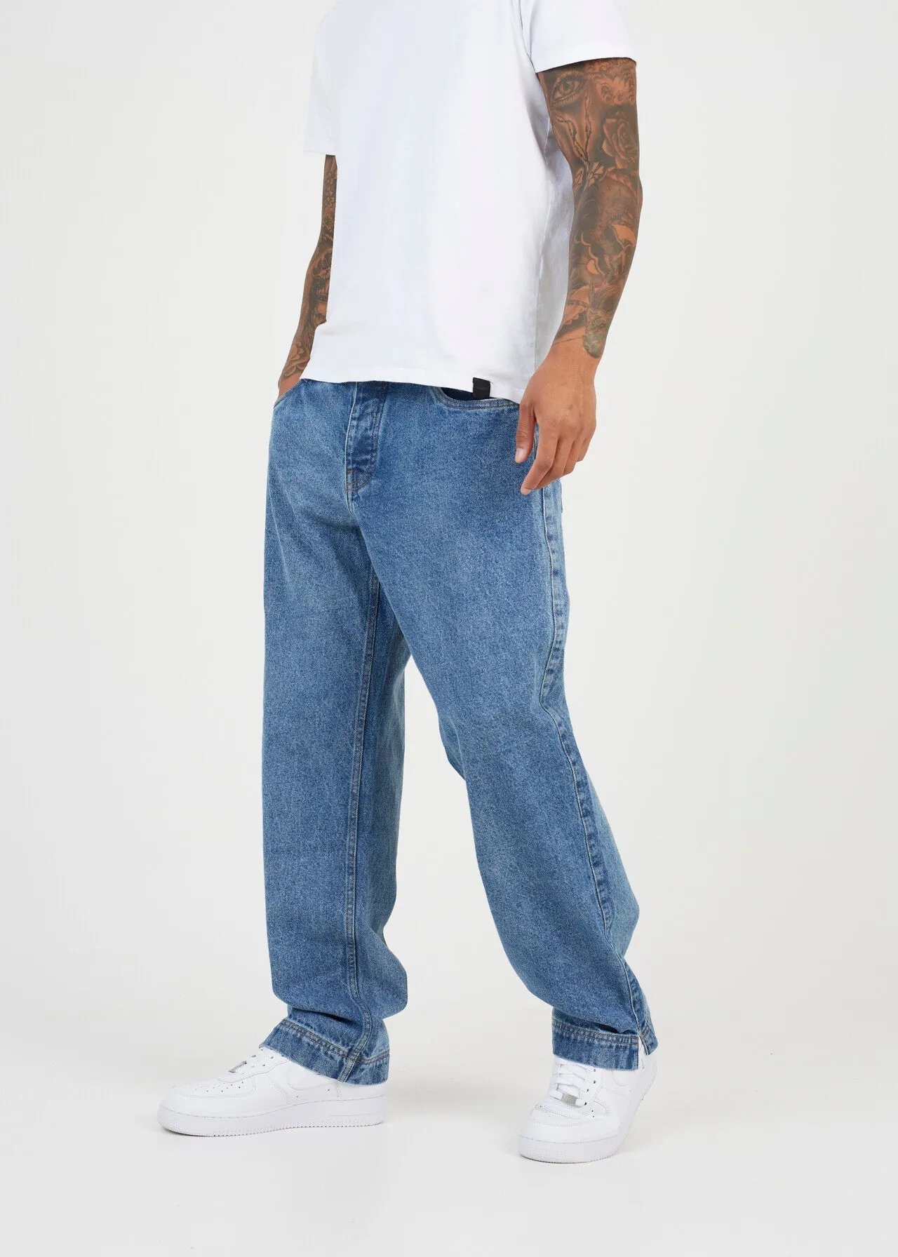 WIDE FIT LIGHT WASH JEAN WITH SPLIT HEM DETAIL